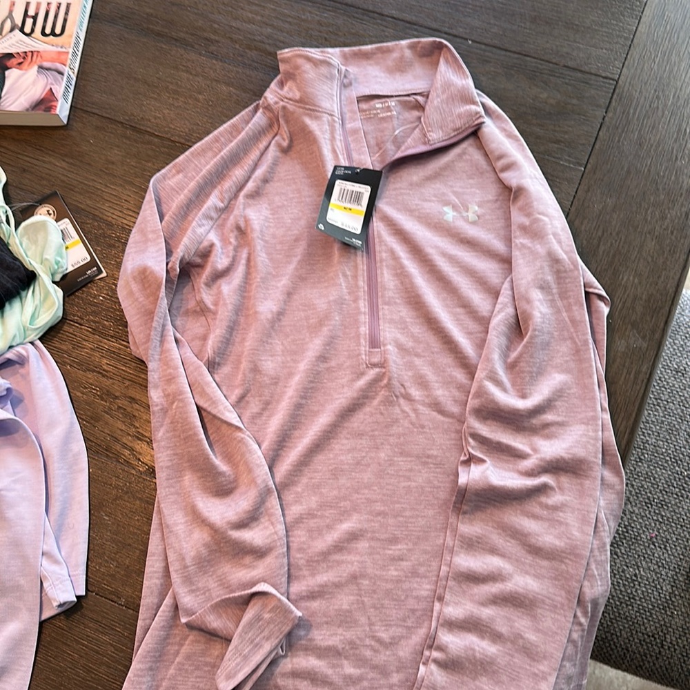 Women’s UA New with Tags dri fit pullover